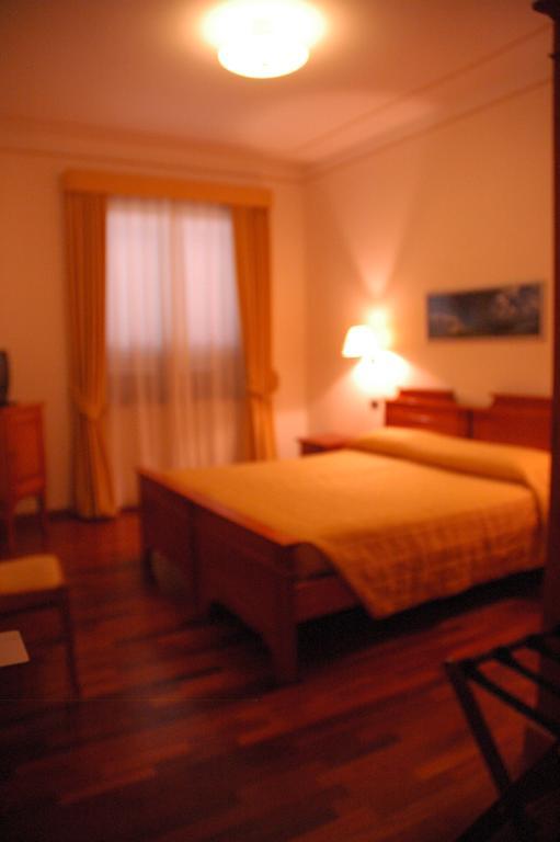 Hotel Rutiliano Πιέντσα Δωμάτιο φωτογραφία