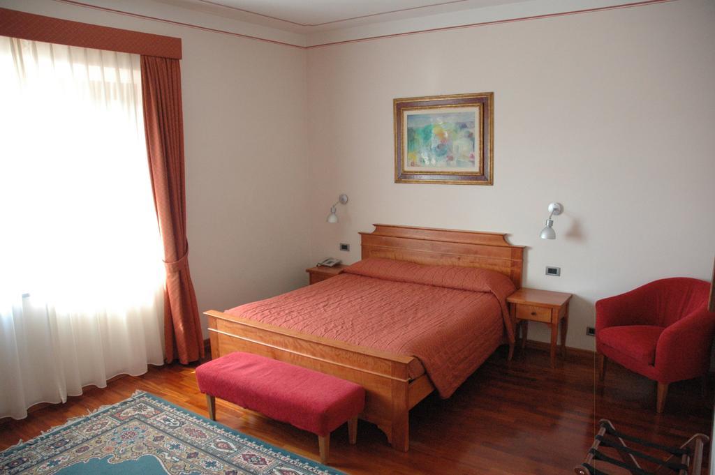 Hotel Rutiliano Πιέντσα Εξωτερικό φωτογραφία